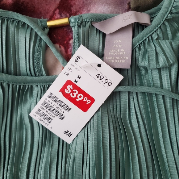 Beautiful green dress - Picture 2 of 3